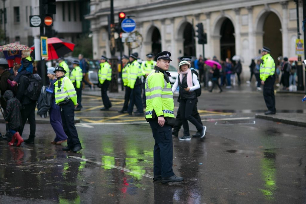 Photo 1 Police 2 Teenager